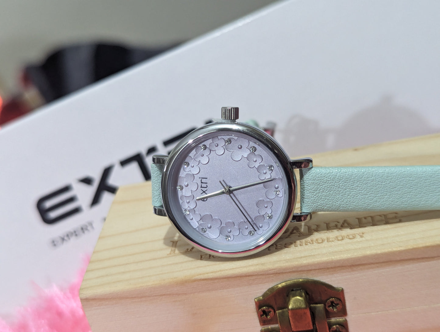 eXtri Classic Analog Wristwatch